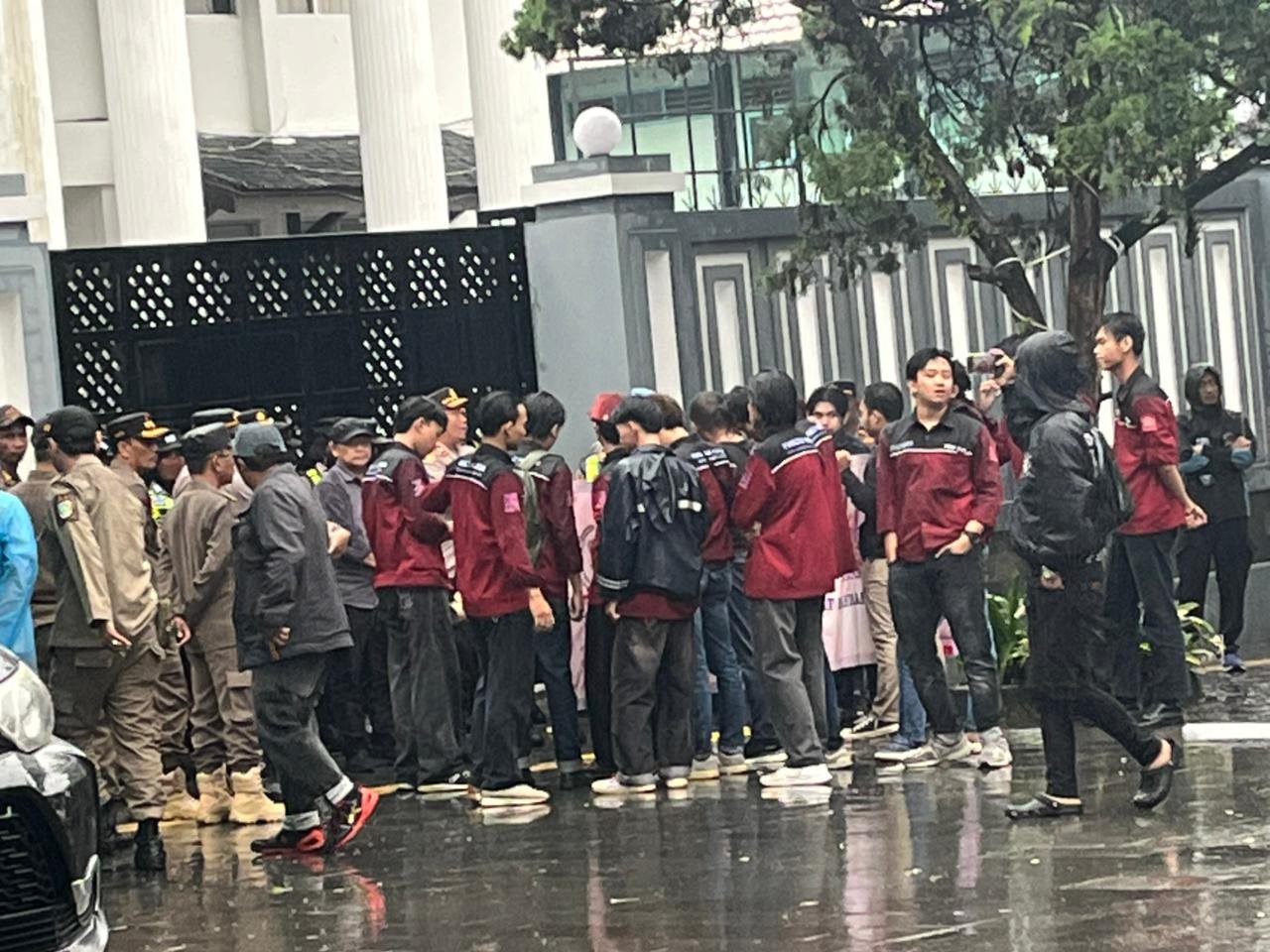 HIMAKUM Soroti Keterlambatan Publikasi LHP BPK 2024, DPRD Kota Sukabumi Diminta Transparan dan Gelar Konferensi Pers 1 WhatsApp Image 2025 11 18 at 18.07.47 2