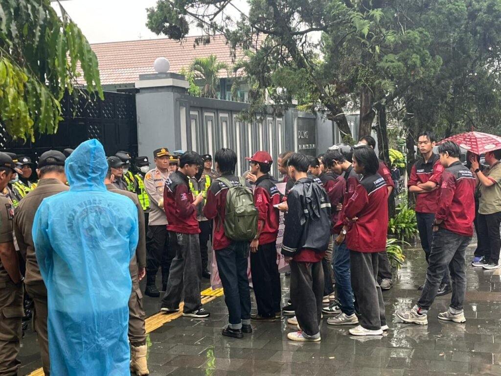 HIMAKUM Soroti Keterlambatan Publikasi LHP BPK 2024, DPRD Kota Sukabumi Diminta Transparan dan Gelar Konferensi Pers 2 WhatsApp Image 2025 11 18 at 18.07.48 1