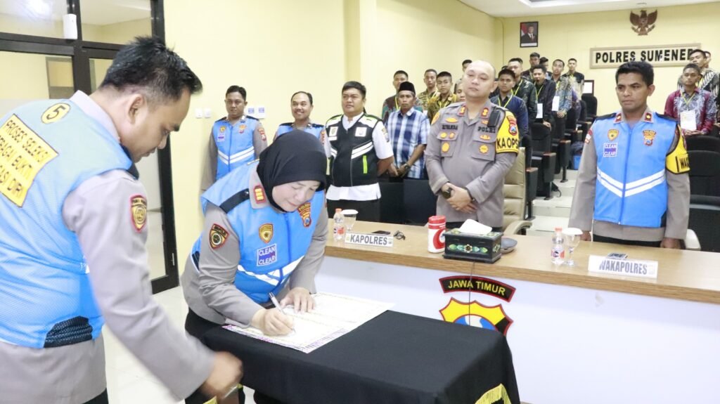 Wujudkan Transparansi Rekrutmen, Polres Sumenep Gelar Penandatanganan Pakta Integritas Dan Pengambilan Sumpah 2 WhatsApp Image 2025 11 19 at 16.24.07 1