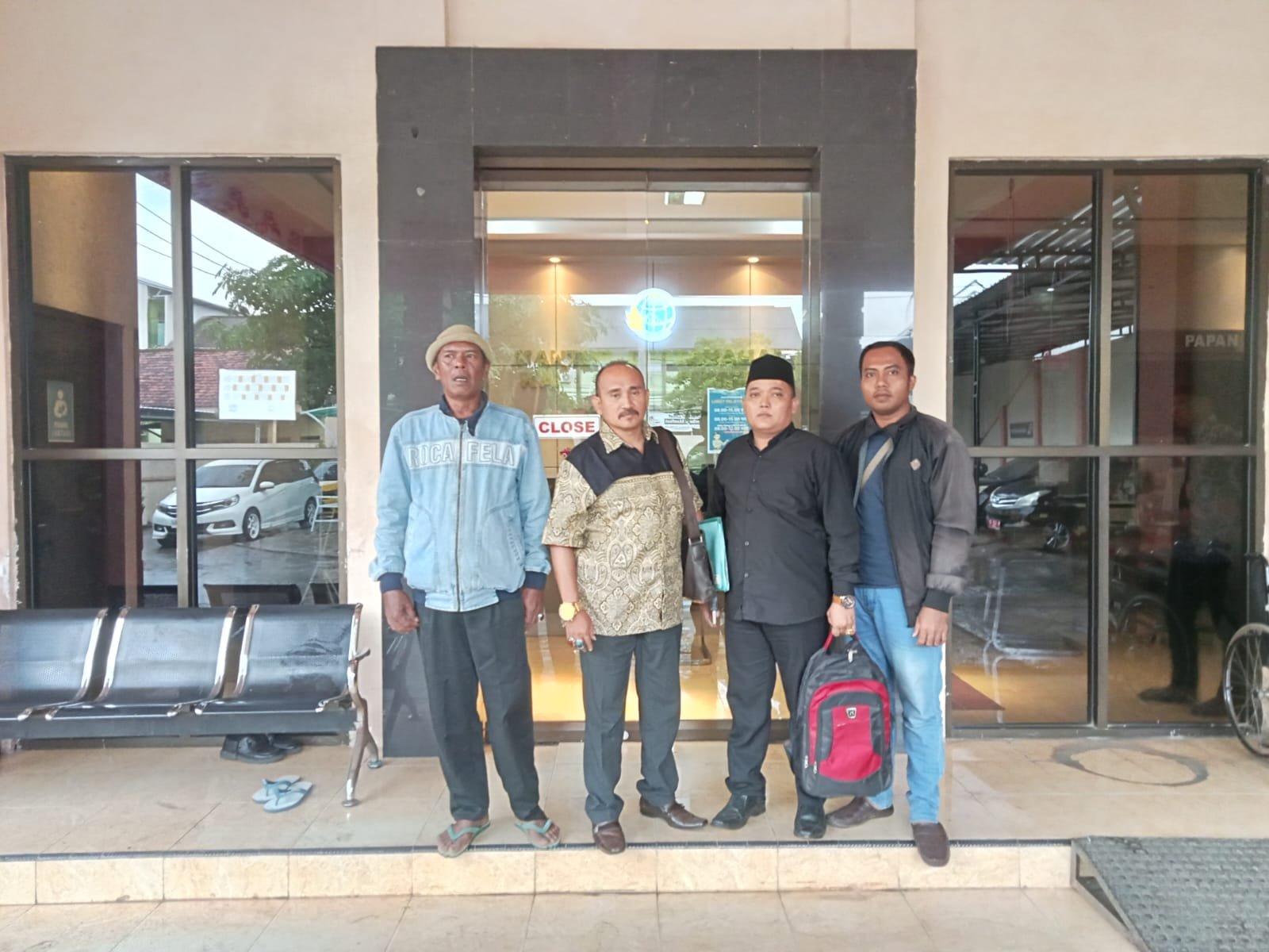 Diduga Ada Kongkalikong dengan Mafia Tanah, BPN Sumenep Dinilai Permainkan Warga Kebunan dan Pengacaranya 1 WhatsApp Image 2025 11 20 at 18.06.12 95819eaf