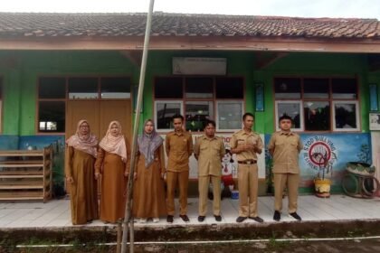 Siswa SDN 2 Purabaya Berbagi Infaq untuk Teman Yatim, Kepala Sekolah: “Karakter Peduli Harus Dibiasakan Sejak Dini” 10 WhatsApp Image 2025 12 09 at 22.43.55 67512969