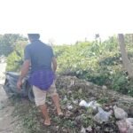 Warga Gotong Royong Bersihkan Tumpukan Sampah di Jembatan Si Ngomber, Minta Pemerintah Jangan Tutup Mata 3 WhatsApp Image 2025 12 20 at 12.31.56 PM