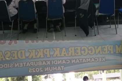 Bantuan Pangan Pemerintah Ringankan Beban 185 Keluarga di Desa Klurak 1 WhatsApp Image 2025 12 22 at 15.45.54