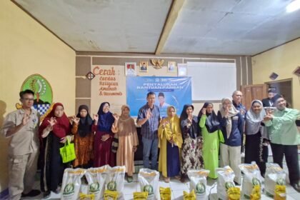 Pemdes Citamiang Salurkan Bantuan Pangan untuk 526 KPM, Hadirkan DPR RI dan Sejumlah Pemangku Kepentingan 2 WhatsApp Image 2025 12 25 at 09.36.08