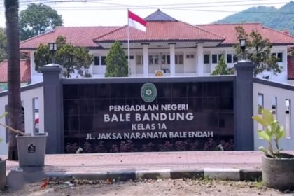 Datangi Tergugat Pasca Putusan Inkrah, Tindakan Oknum Advokat Tuai Kritik dan Sorotan Publik 5 Gedung Pengadilan Negeri Ba