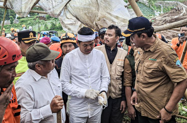 Dedi Mulyadi Janji Biayai Pendidikan Anak Polisi Gugur di Bandung Barat hingga Kuliah 1 Screenshot 2026 01 28 193406