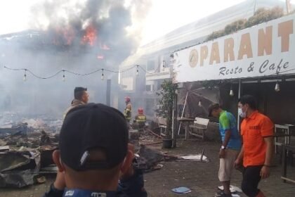 Kebakaran Hanguskan Cafe & Resto Parantina di Lingkar Selatan Sukabumi, Satu Mobil Ikut Terbakar 5 WhatsApp Image 2026 01 27 at 20.32.37