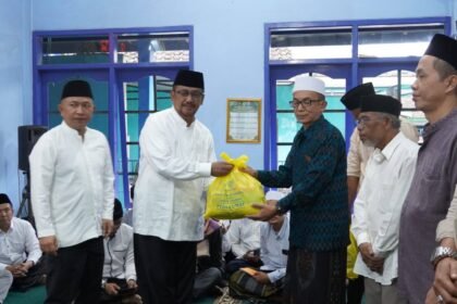 Muhibah Ketiga Ramadan, Bupati Asep Japar Tegaskan Komitmen Beasiswa Demi Wujudkan Generasi Emas 3 643550406 1325741492921019 8988430470475429571 n