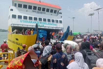 Kapal Hulalo Diberangkatkan hingga Pukul 12.06 WIB, Mulor Dua Jam Penumpang Resah Bertahan di Dalam Kapal Tanpa Kepastian 5 WhatsApp Image 2026 02 12 at 4.51.15 PM