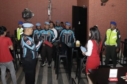 Pastikan Anggota Tetap Disiplin Jelang Libur Panjang, Sipropam Polres Sumenep Gelar Gaktiblin di Tempat Hiburan Malam 4 WhatsApp Image 2026 02 14 at 9.29.23 PM