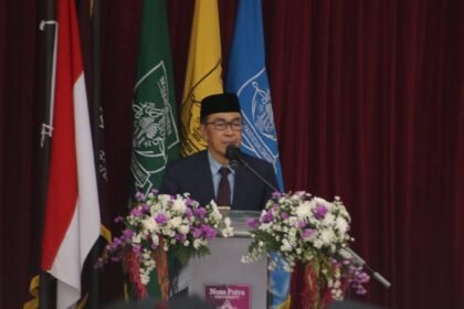 Sekda Hadiri Wisuda ke-16 Universitas Nusa Putra, 451 Lulusan Dikukuhkan dan Guru Besar Resmi Dilantik. 4 WhatsApp Image 2026 02 15 at 8.01.08 AM