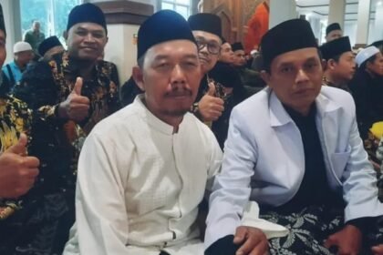 Dua Warga Bernama Wawan Diberangkatkan Umroh Gratis di Safari Ramadhan Perdana Pemkab Sukabumi 1 WhatsApp Image 2026 02 25 at 10.02.54 AM