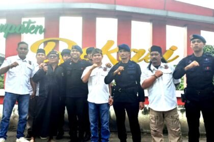 HUT SMSI ke 9: SMSI Kabupaten Bekasi Gandeng Brimob dan Aliansi Ormas Bekasi Bagikan Takjil Buka Puasa 10 WhatsApp Image 2026 03 06 at 7.45.19 PM