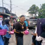 Tokoh Pemuda BPPKB Banten Reza Pahlevi Kembali Berbagi Takjil di Ramadan 1447 H 3 WhatsApp Image 2026 03 07 at 09.46.23