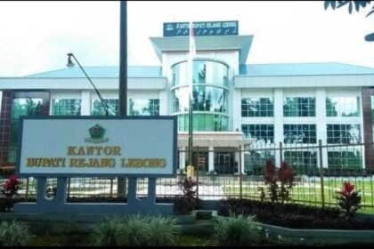 KPK OTT Bupati Rejang Lebong Muhammad Fikri Thobari, Dibawa ke Jakarta untuk Pemeriksaan Lanjutan 4 WhatsApp Image 2026 03 10 at 1.43.09 PM