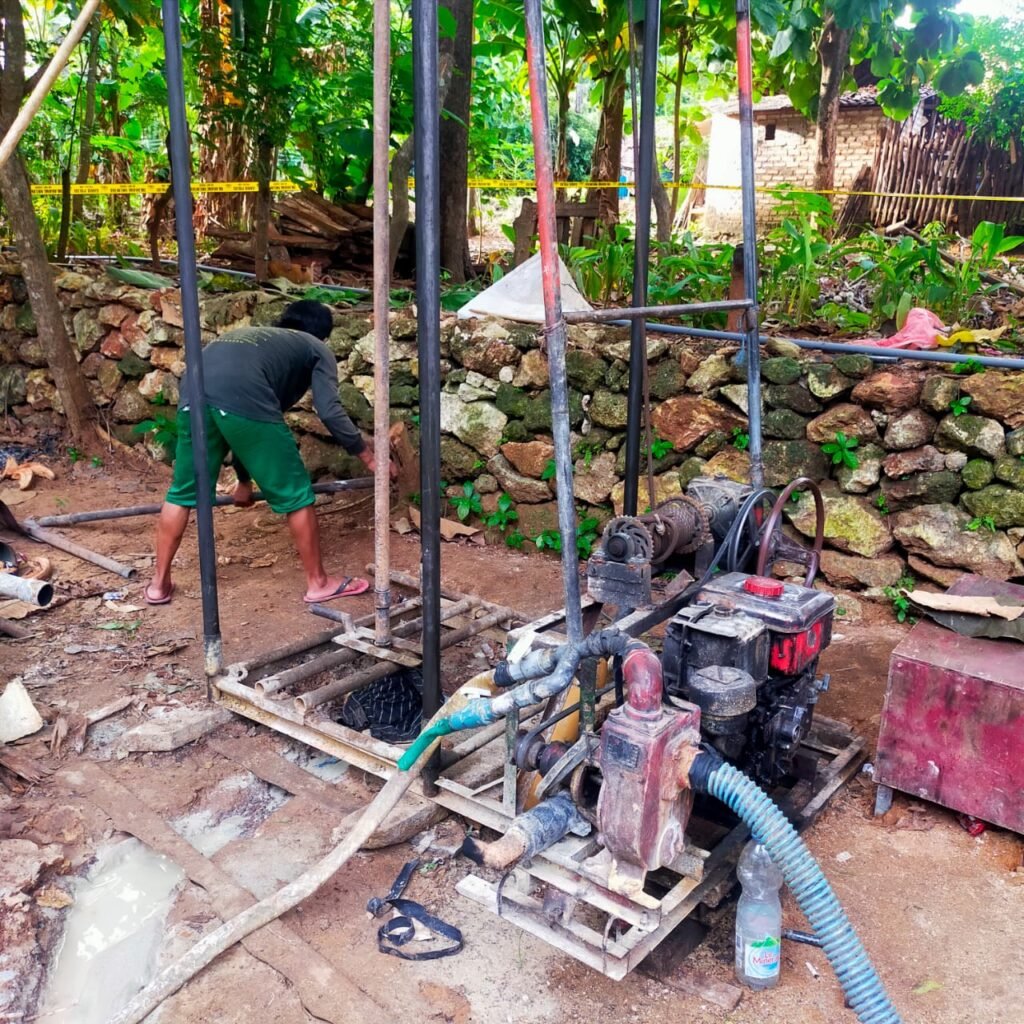 Sumur Bor di Pragaan Sumenep Keluarkan Aroma Gas Mirip Belerang, Polisi Pasang Garis Pengaman 4 WhatsApp Image 2026 03 26 at 18.50.18 1
