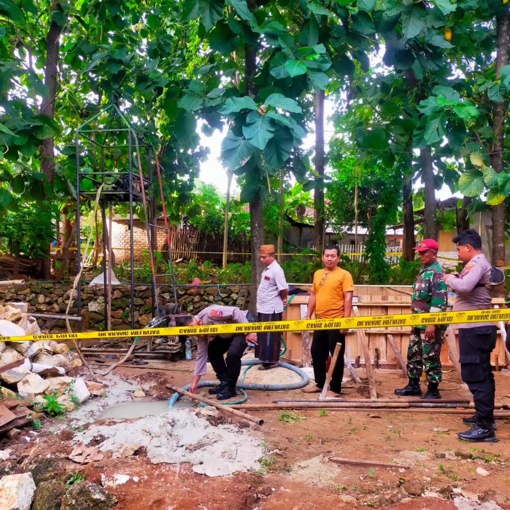 Sumur Bor di Pragaan Sumenep Keluarkan Aroma Gas Mirip Belerang, Polisi Pasang Garis Pengaman 3 WhatsApp Image 2026 03 26 at 18.50.19