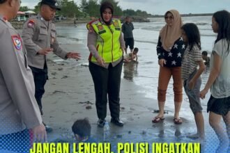 Jangan Lengah, Polisi Ingatkan Wisatawan Pantai Junti Jaga Anak-anak Saat Berenang 4 WhatsApp Image 2026 03 27 at 8.15.11 PM