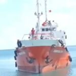Kapal Tanker BBM Tiba di Pelabuhan Batuguluk Kangean, Warga Minta Pengawasan Ketat Distribusi 2 WhatsApp Image 2026 04 07 at 16.36.17
