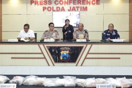 Polda Jatim Lakukan Uji Laboratoris Terkait Temuan Diduga Narkotika 27,83 Kg di Pesisir Giligenting Sumenep 9 WhatsApp Image 2026 04 16 at 5.29.33 PM