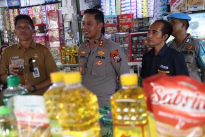 Pastikan Stok Aman Dan Harga Stabil, Kapolres Sumenep Sidak Minyakita Di Pasar Anom Sumenep 7 WhatsApp Image 2026 04 21 at 5.57.10 PM