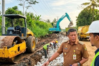 Mitigasi Kilat di Legoknyenang Berbuah Hasil: Investigasi Lapangan Pastikan Jalan Aman, Soroti Pentingnya Transparansi 4 WhatsApp Image 2026 04 23 at 3.28.30 PM