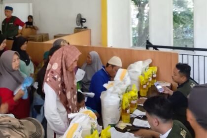 Pemdes Bantargadung Salurkan Bantuan Beras dan Minyak untuk 1.282 KPM Tahun 2026 1 WhatsApp Image 2026 04 24 at 1.42.29 PM