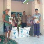 Dukung Ketahanan Pangan, Polsek Gapura Salurkan bantuan bibit jagung hibrida TB10 Untuk Kelompok Tani 3 WhatsApp Image 2026 05 31 at 10.20.02 AM