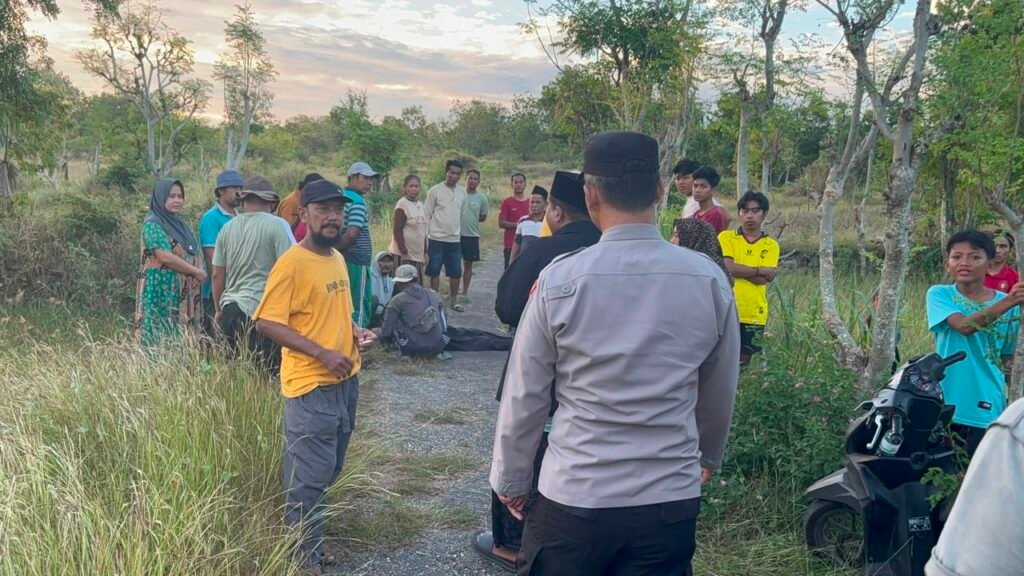 Warga Lobuk Ditemukan Meninggal Dunia di Jalan Desa, Polsek Bluto Lakukan Olah TKP dan Penyelidikan 2 WhatsApp Image 2026 06 12 at 11.27.30