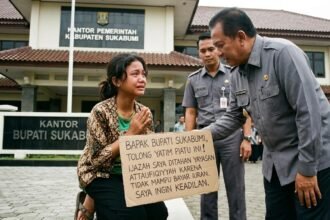 Terhalang Masa Depan, Puluhan Anak Yatim dan Keluarga Miskin Mengadu ke Bupati Sukabumi Soal Ijazah Ditahan. 4 WhatsApp Image 2026 06 17 at 9.06.52 AM